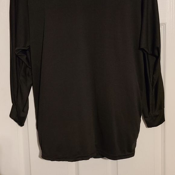 BLACK LACE TOP. - Picture 2 of 3